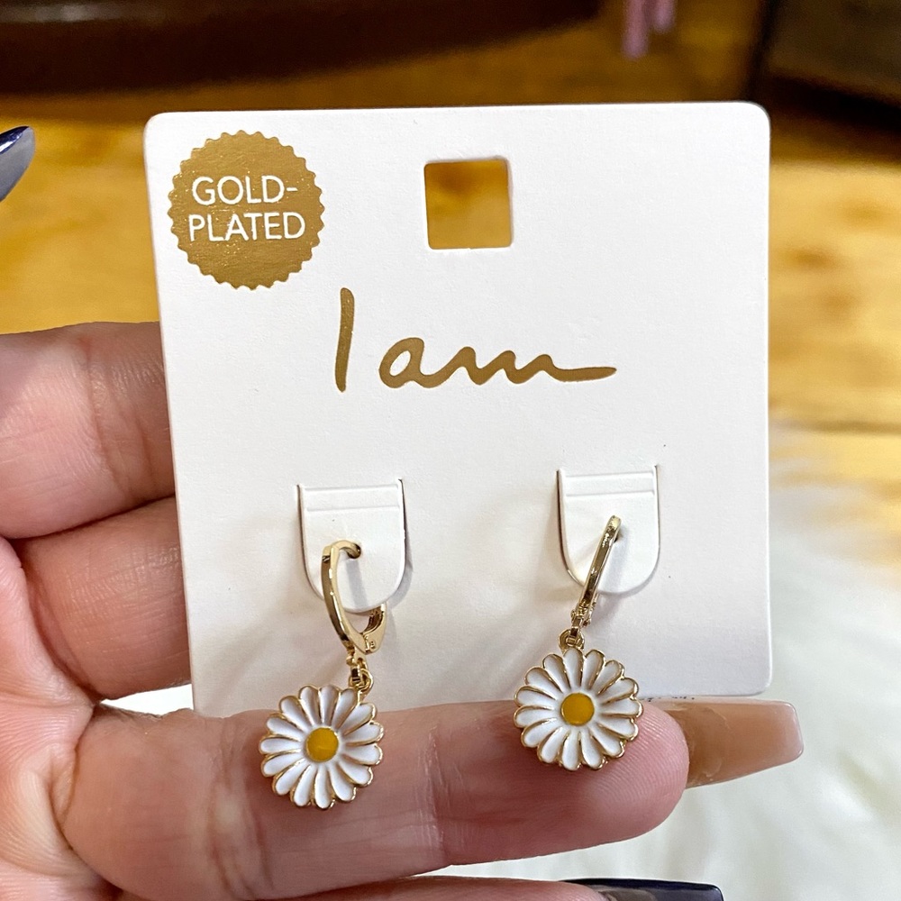 🎀I Am Gold Plated Daisy Earrings🎀